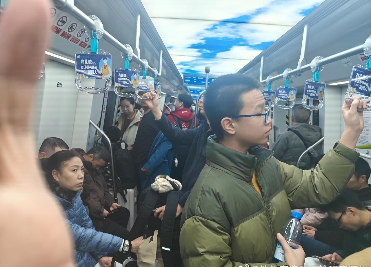 投稿：2026年2月17日（大年初一 农历正月初一），福州地铁客流情况
P1—P