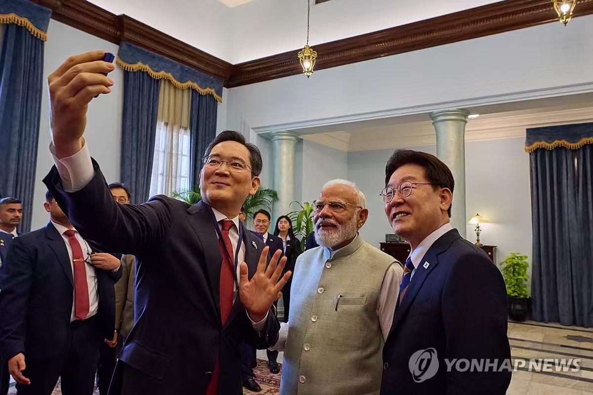 财阀外交，一举三得！韩国总统李在明时隔 8 年再次访问印度，韩国财阀三星会长李在