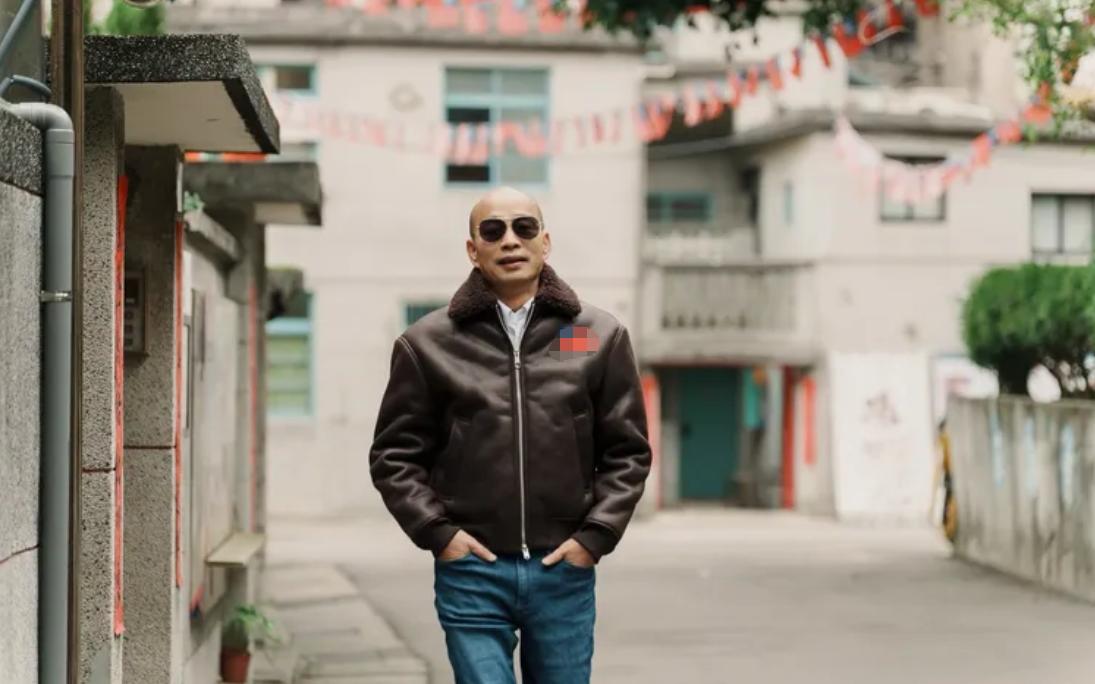 韩国瑜发2026新台历  新造型像不像老蒋？

台立院长韩国瑜逢年过节会发些个性