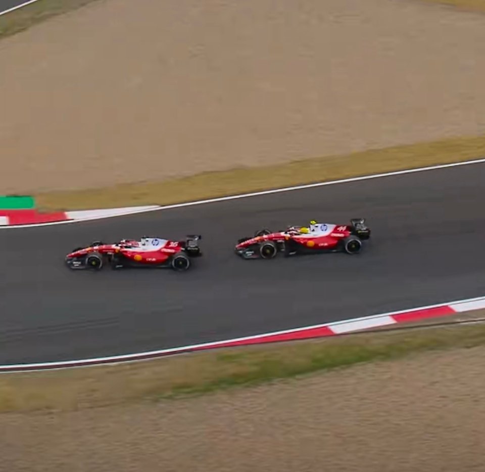 大敌在后法拉利选择内斗F1正赛勒克莱尔汉密尔顿：我们就是亲吻了一下对方