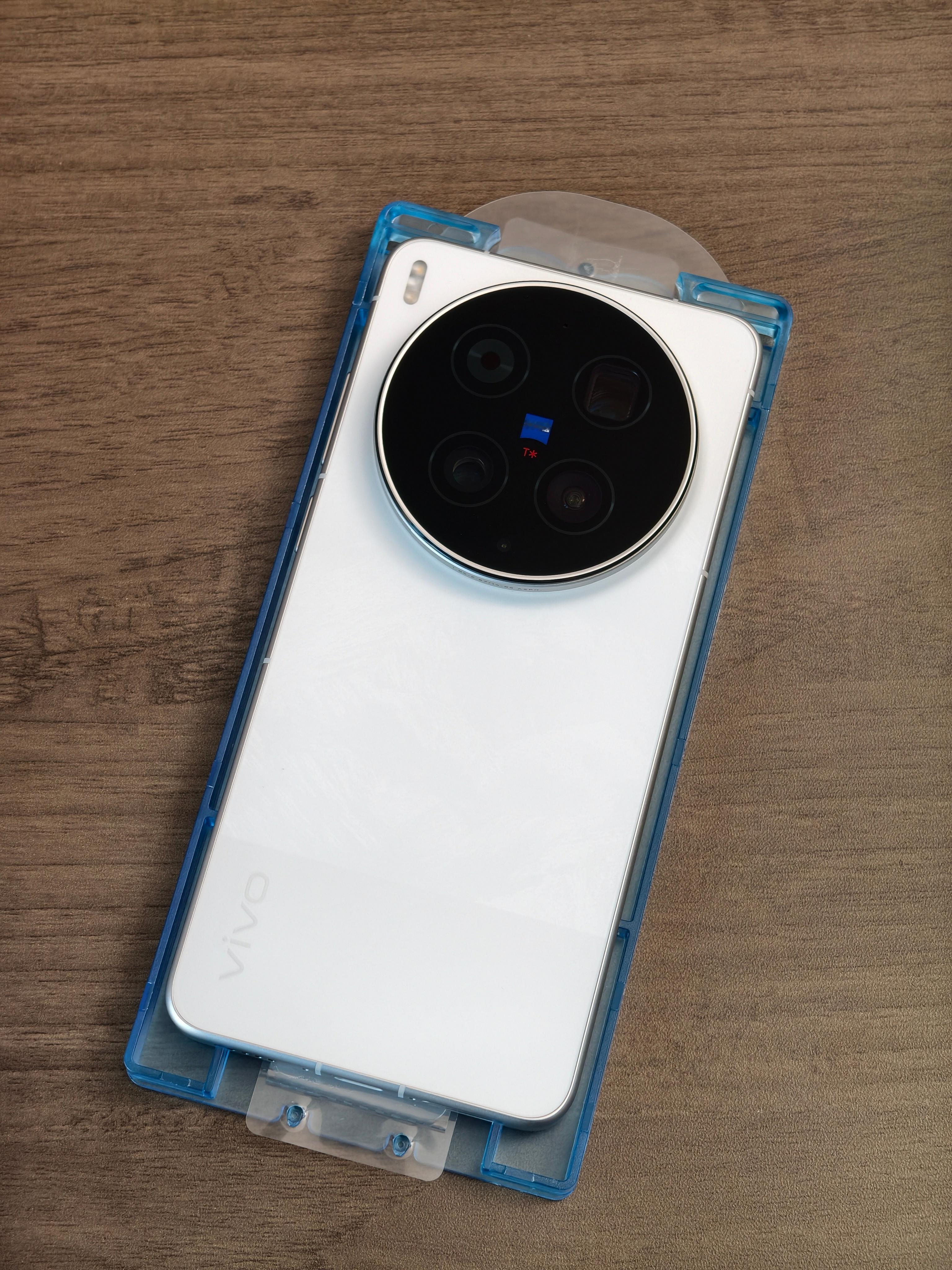 试了一下Find X8 Ultra 钢化膜，直接就能给 X300 Ultra 用