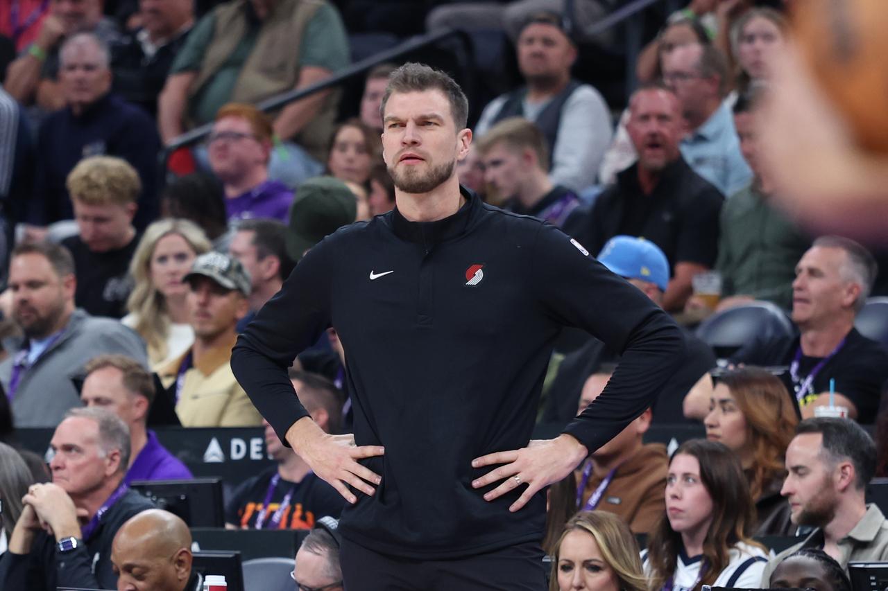 开拓者主教练已经厌烦了记者提问杨瀚森！

开拓者主教练斯普利特几乎在每次接受媒体