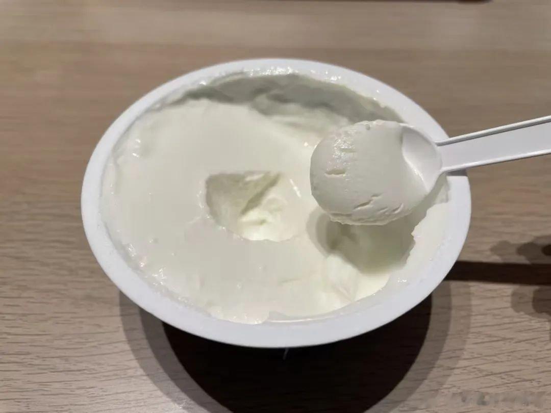 #食养中原[超话]#酸奶可以用可以加热吗？酸奶可以加热，但不能高温加热。加热方法