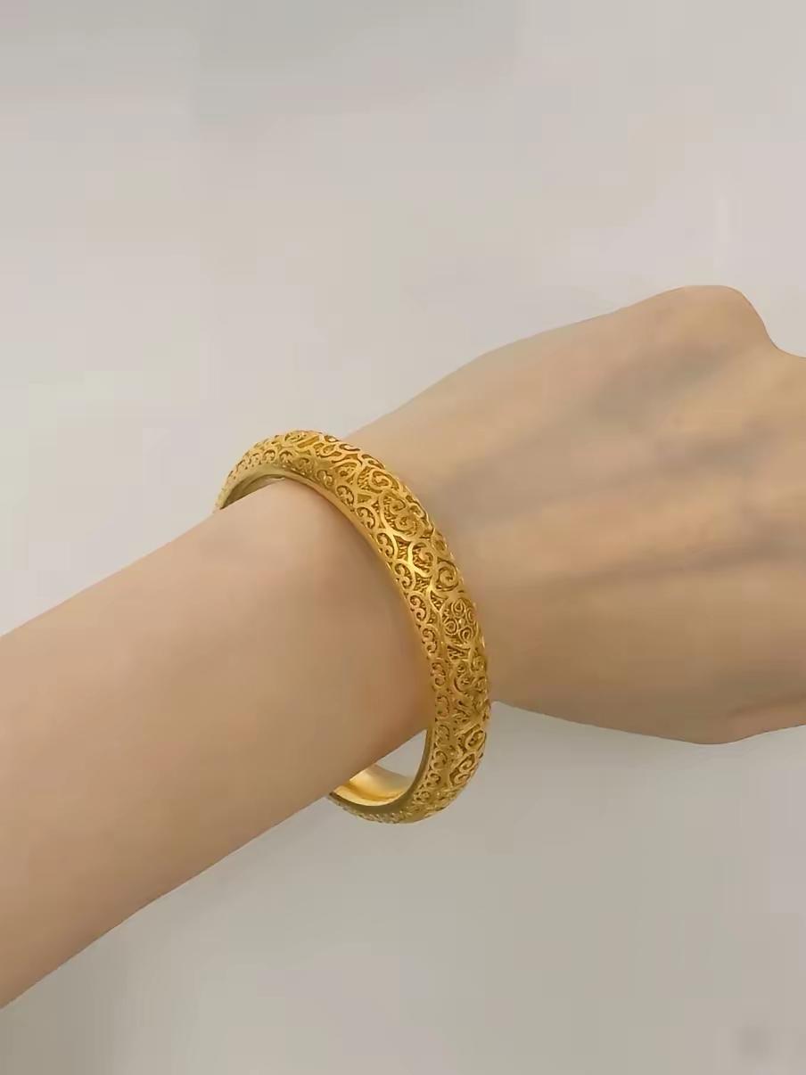 黄金这走势，简直让人摸不着头脑！2月5日还在1077呢，6日涨到1092，结果转