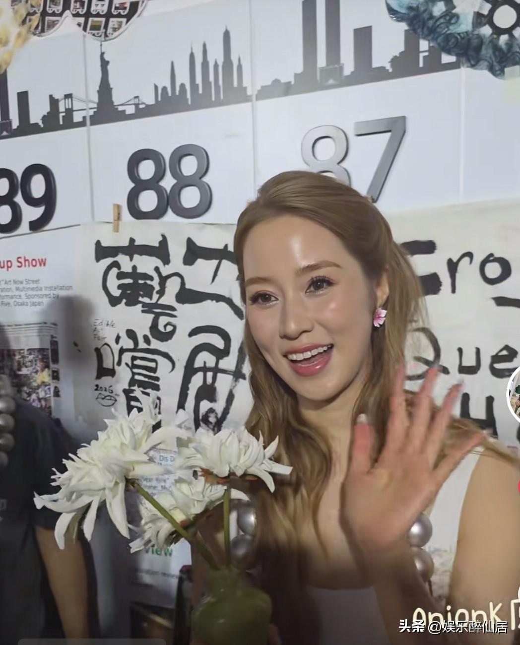 你们发现一个事儿没，就阔太太往人群中一站，就能让人一眼识破，
我想可能是因为人家