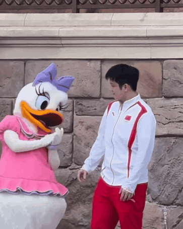 我怎么才看到这个图，樊振东你怎么两眼空空啊哈哈哈哈 