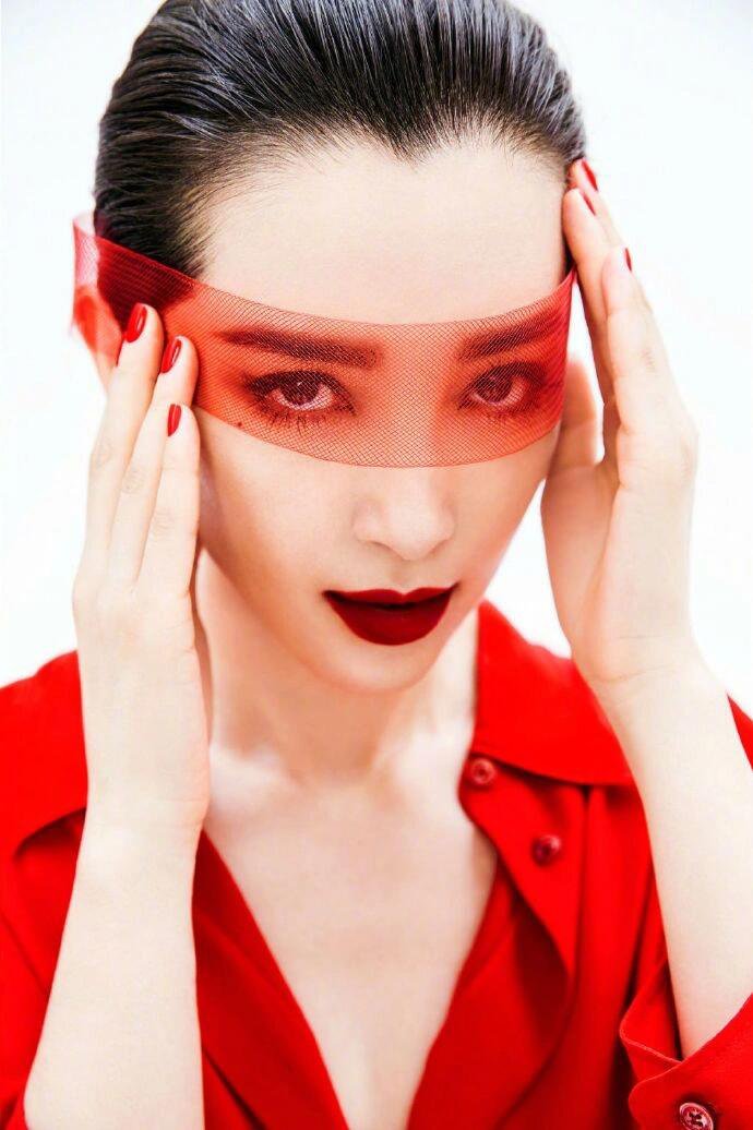 瘦冰真的不考虑在内娱开个硬照进修班吗？ ​​​