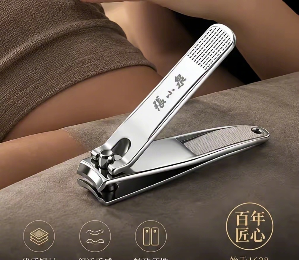 景甜回应剪指甲这个事情，看起来很小，其实可以通过一个小事看出很多事情，比如说如果