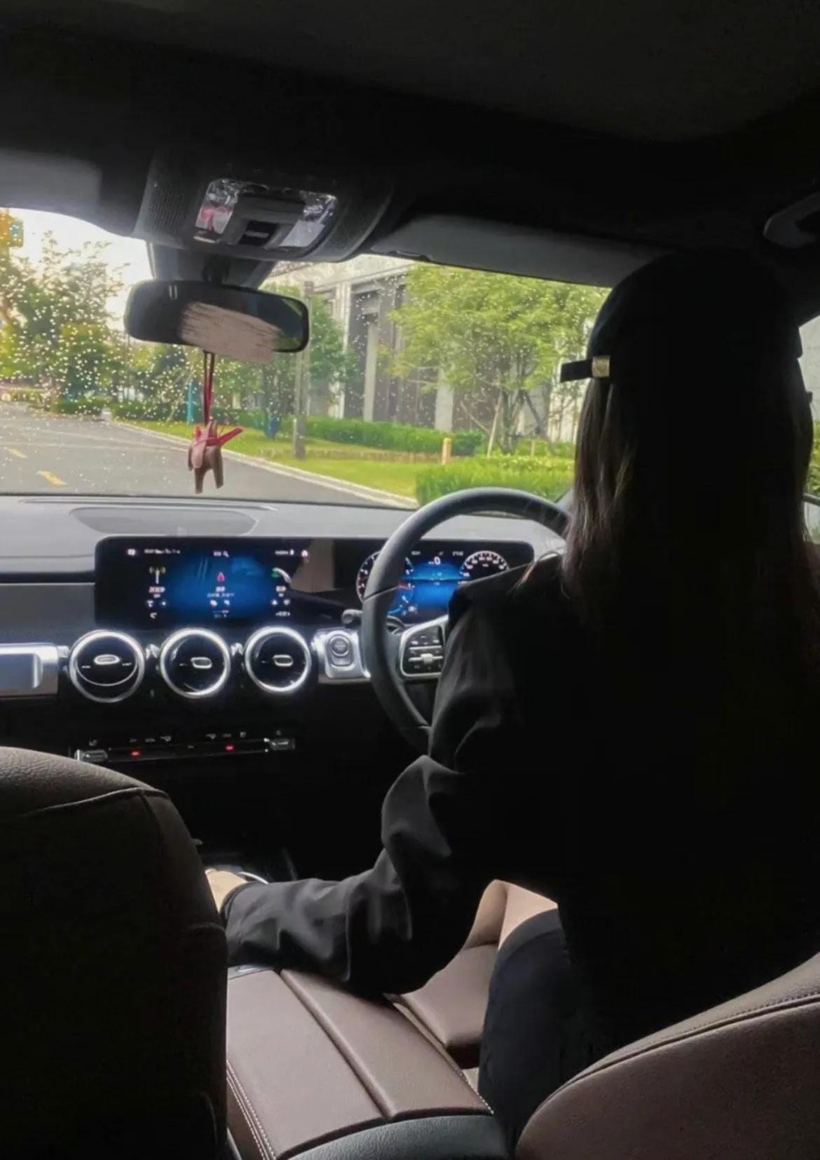 现在我才开始理解，为什么在一些家庭中，还会有偏爱儿子多于女儿的情况。拿我们家来说