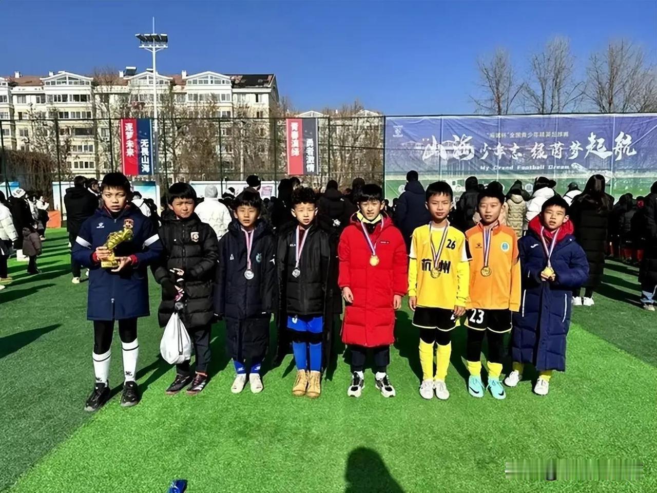 九年足球青训一分不收！
董路一句话戳穿圈内本质：我没动任何人蛋糕，只动话语权、行