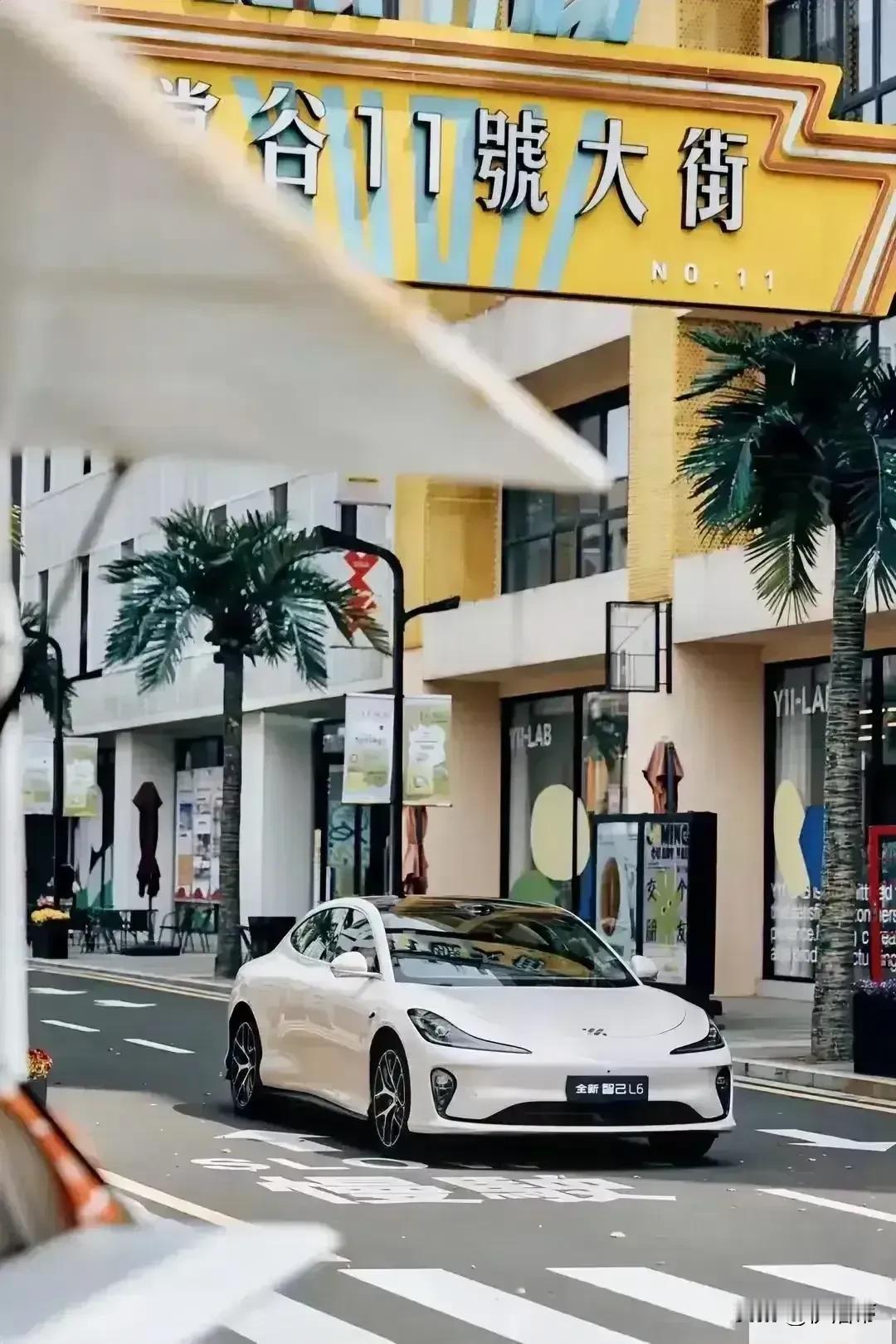 一箱油在哪个国家最贵，想不到国内油价还不是最贵的:
​英国：约需800元人民币，