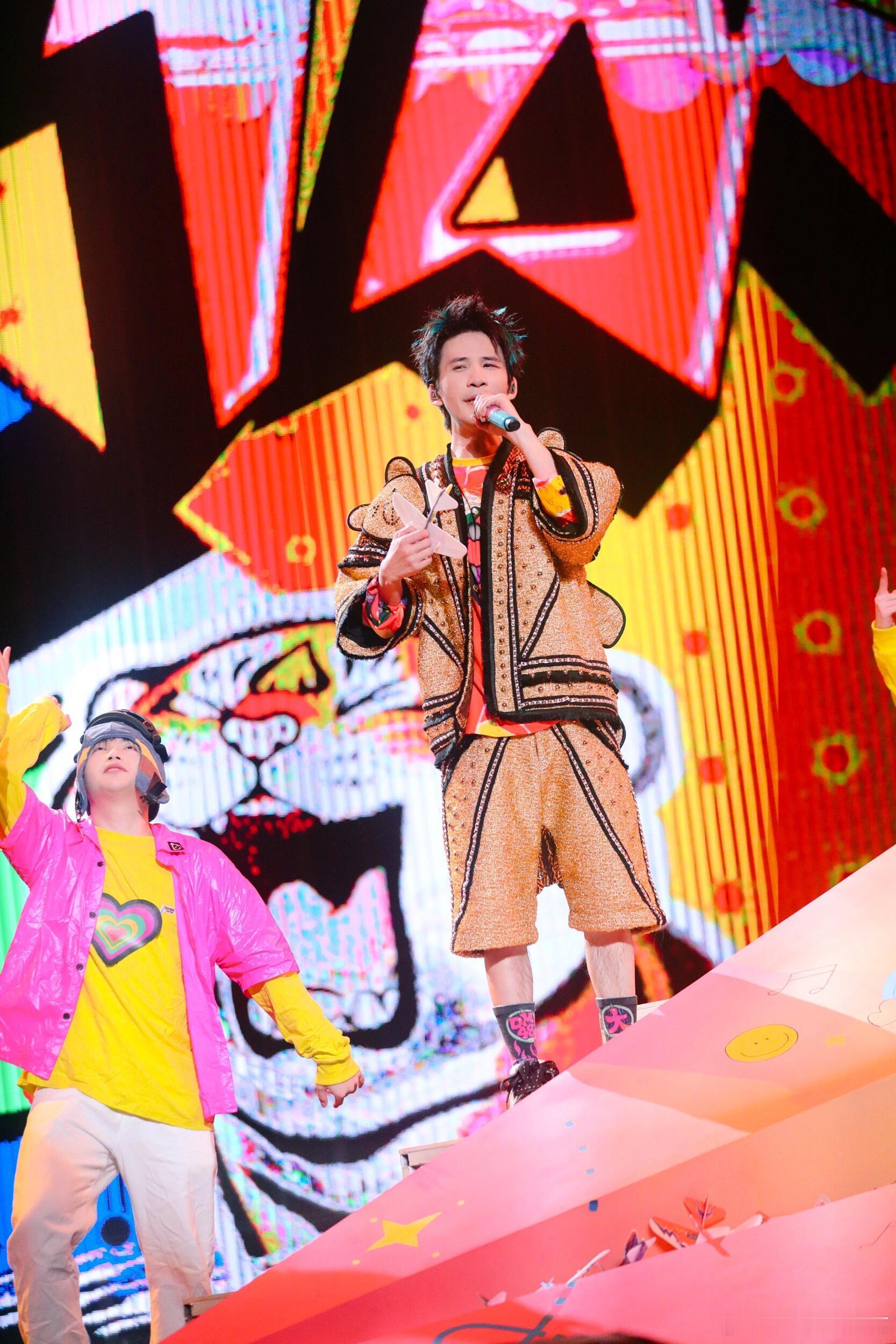 付航说大张伟是上个世纪出道的今夜喜友秀 付航是真敢说啊！在《今夜喜友秀》里当着大