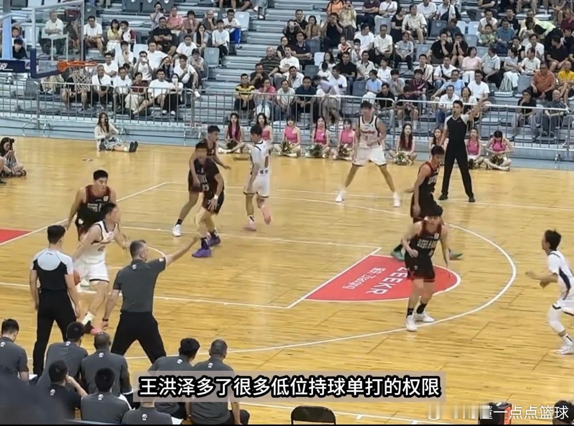 不吼不骂，广东宏远新帅儒雅带队，球迷直呼不习惯广东男篮与深圳男篮的热身赛，是亚科