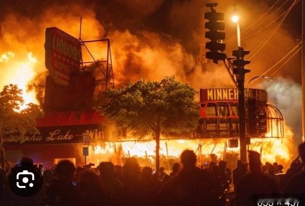 記得在2020總統大選前，明尼蘇達州發生了George Floyd被該州警察“過