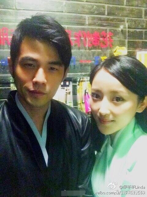 周杰伦MV女孩回应有娱乐自媒体爆料，称方文山“集邮”周杰伦《天涯过客》MV里的参