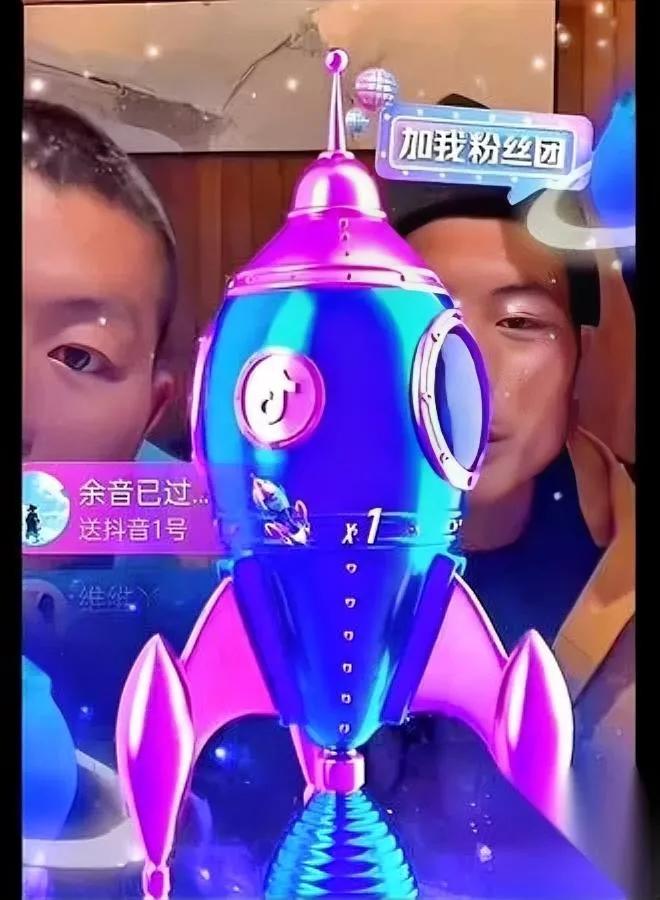 半小时，刷爆百万礼物！

想停播？根本不让走！

这哪是打赏，分明是场豪赌！满屏