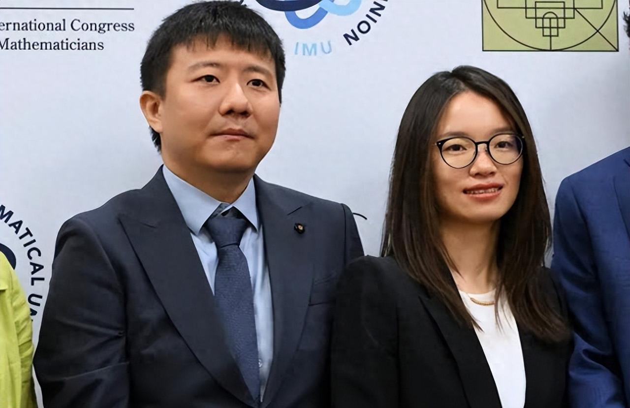 王虹、邓煜的年纪虽然在科学家中算小，但在现实中也已经是奔向中年了。在传统家长的眼