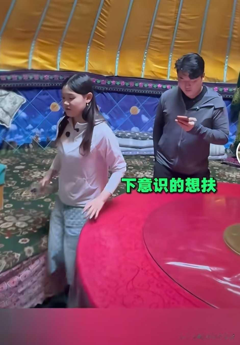 好感度降低，全红婵哥哥也走剧本，自从和张家
齐一起带货，就开始炒剧本，一会夫妻相