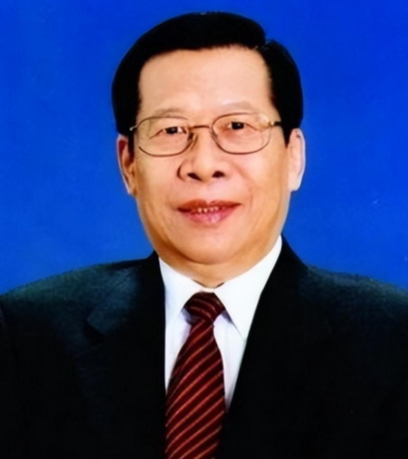 1993年，时任中央电视台台长的杨伟光，在没有上报的情况下，擅自做主在《新闻联播