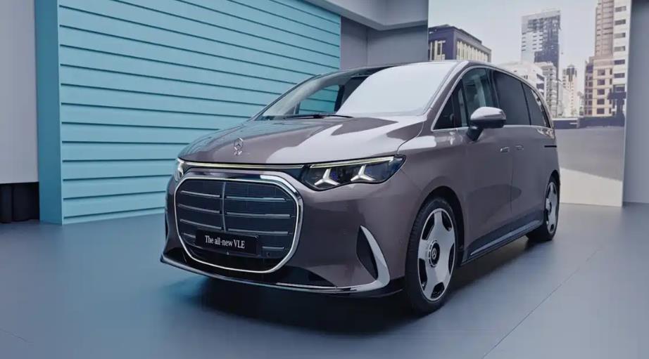 日前，梅赛德斯奔驰发布全新纯电MPV——奔驰VLE。该车基于全新MPV架构、80