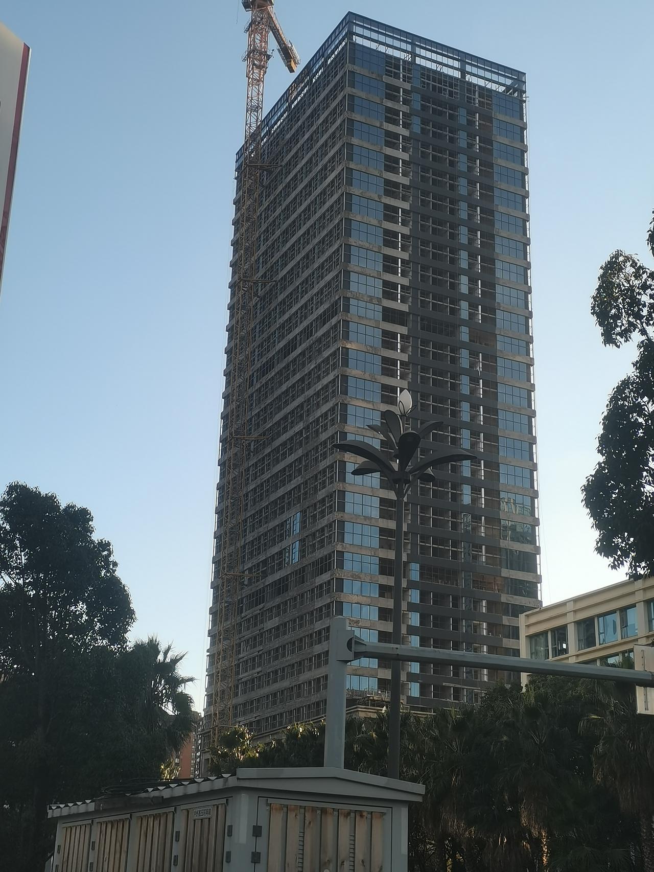 西园路与人民西路交叉口这个海伦堡中央广场这里以前还签约了万豪旗下的万怡酒店的，应