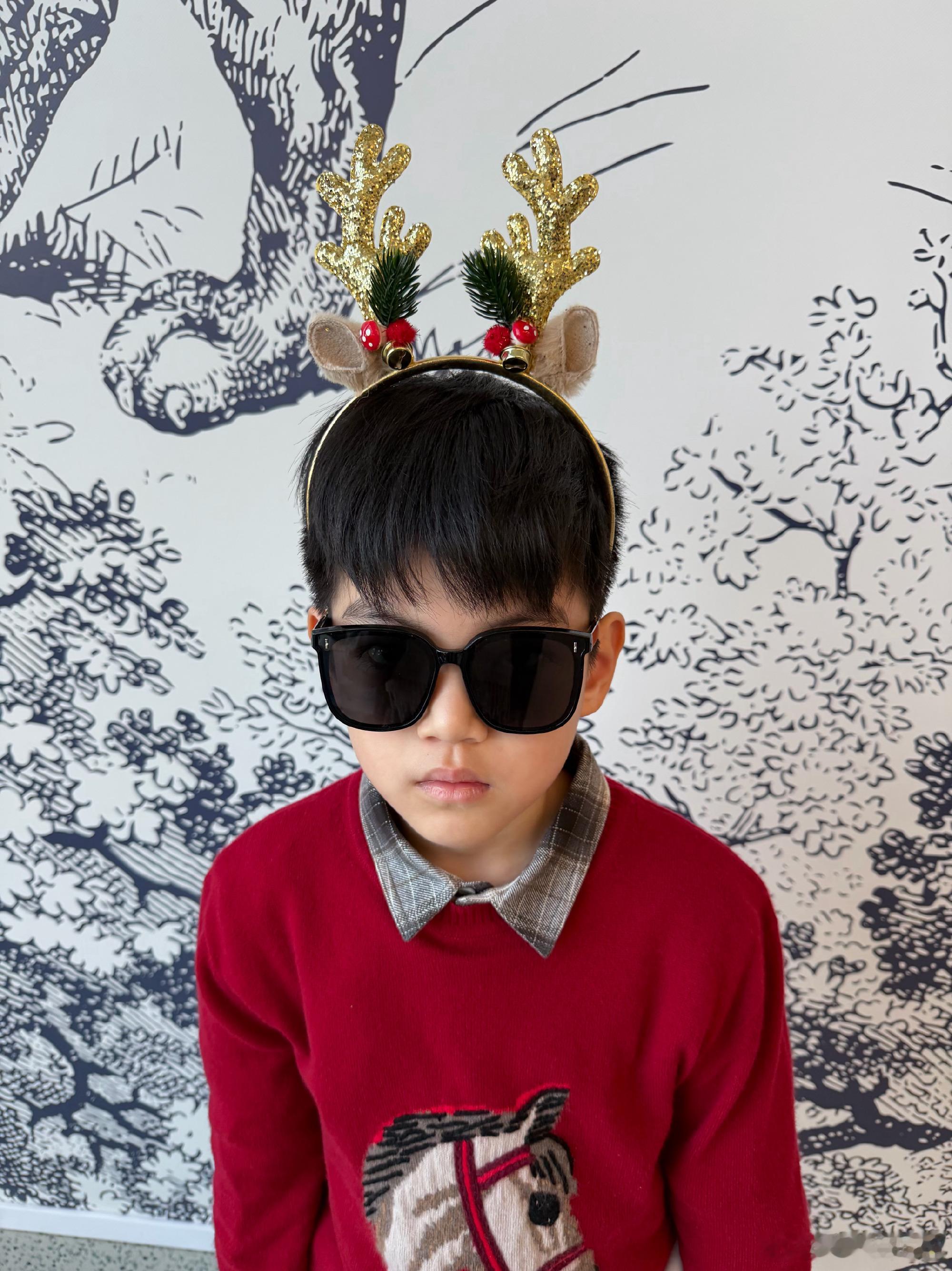 陈妍希9岁儿子正脸照居然都9岁了 他俩居然已经结婚十年了 