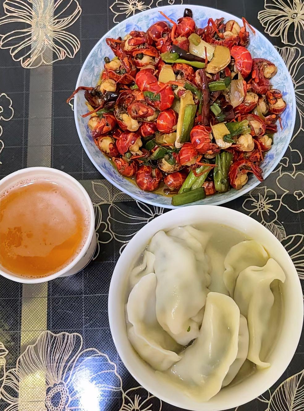 昨夜我又失眠了，翻来覆去想了半宿，刻意隐藏所有的社交账号，到底是自保还是胆小？