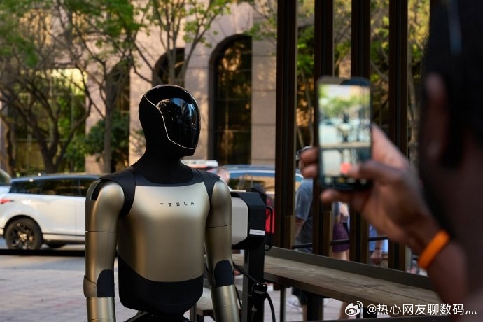 特斯拉最新财报来了，几个数据挺有意思。第二季度全球交付超过48万辆，同比增长约2