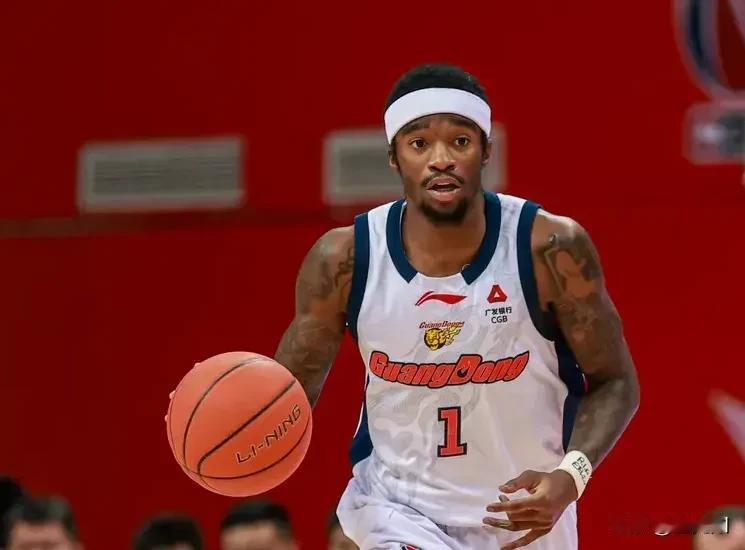 尘埃落定，广东队官方宣布球队第一得分手，小外援萨姆纳赛季报销，将缺席剩余所有比赛