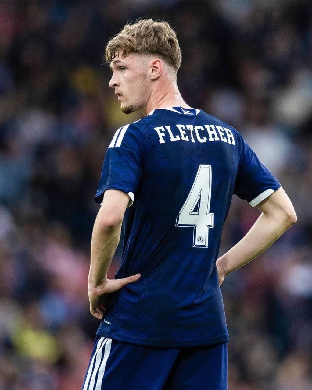 基摩亞受傷退隊，由19歲嘅泰拿費（Tyler Fletcher）查頂上為蘇格蘭出
