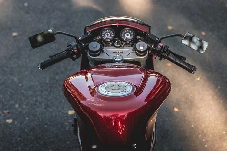 这油箱给我整高潮了！你能看出这是什么车吗？这是一台基于2001款 Ducati 