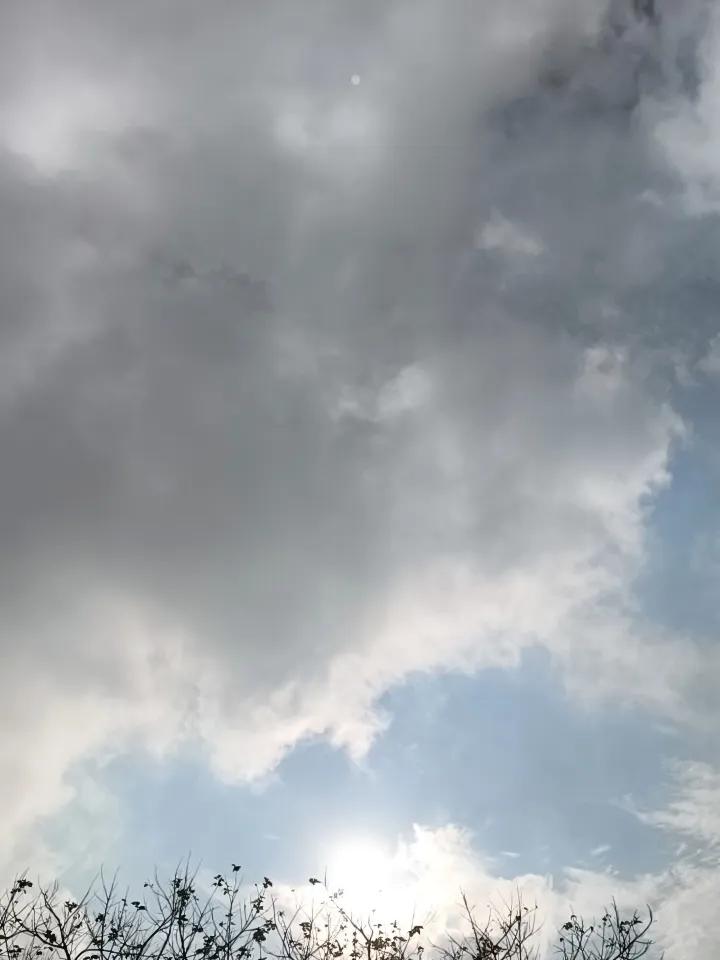 蓝天白云，天气真好！