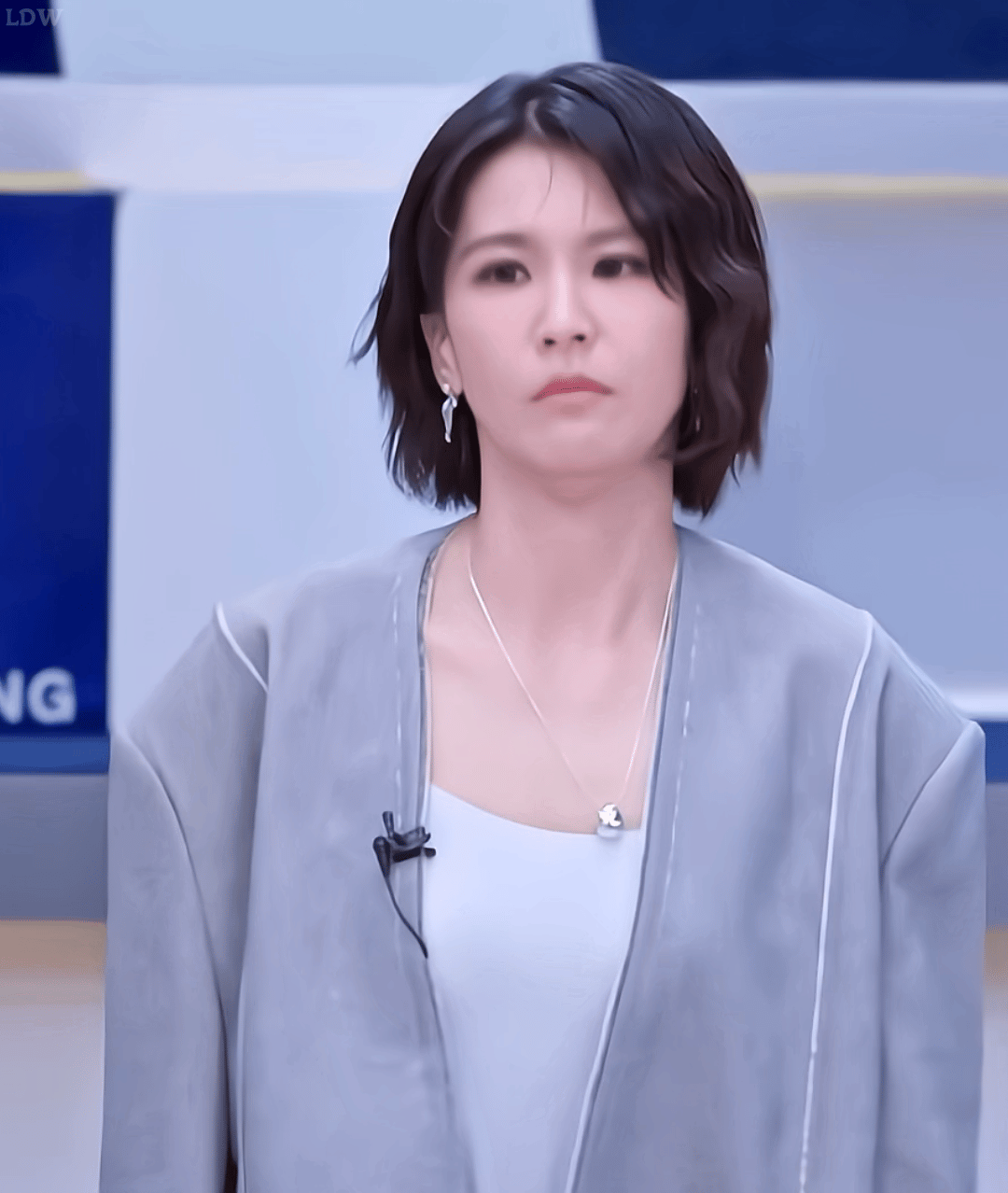 我想装逼但是忘记刘海儿在哪边： 