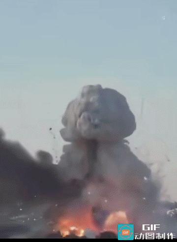 浓烟冲天！美伊冲突彻底撕破脸，大规模空袭正式爆发
 
画面里巨大蘑菇云直冲天际，