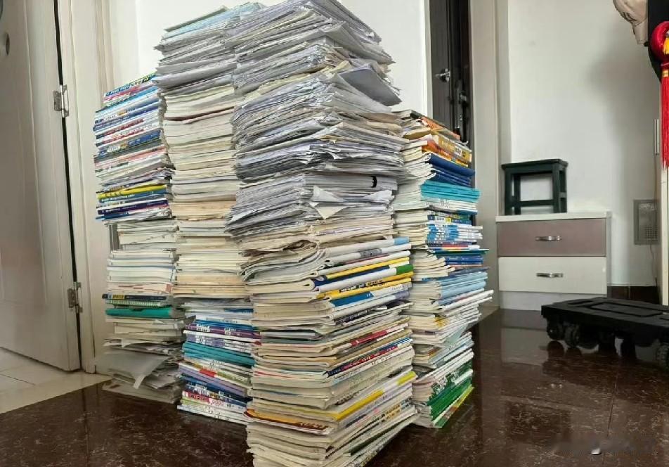 高中陪读三年，终于结束了，看着租住了三年的小区，还是很感慨的，三年，孩子累，家长