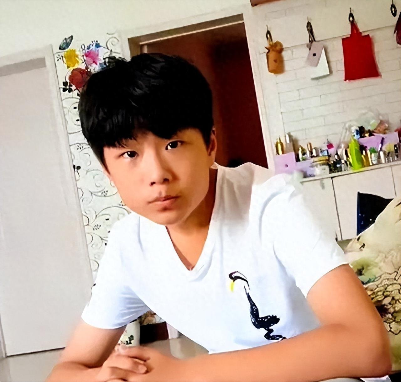 揪心！山东一个男大学生告诉妈妈自己要去打工挣学费，但男子出发后就直接失联了。确定