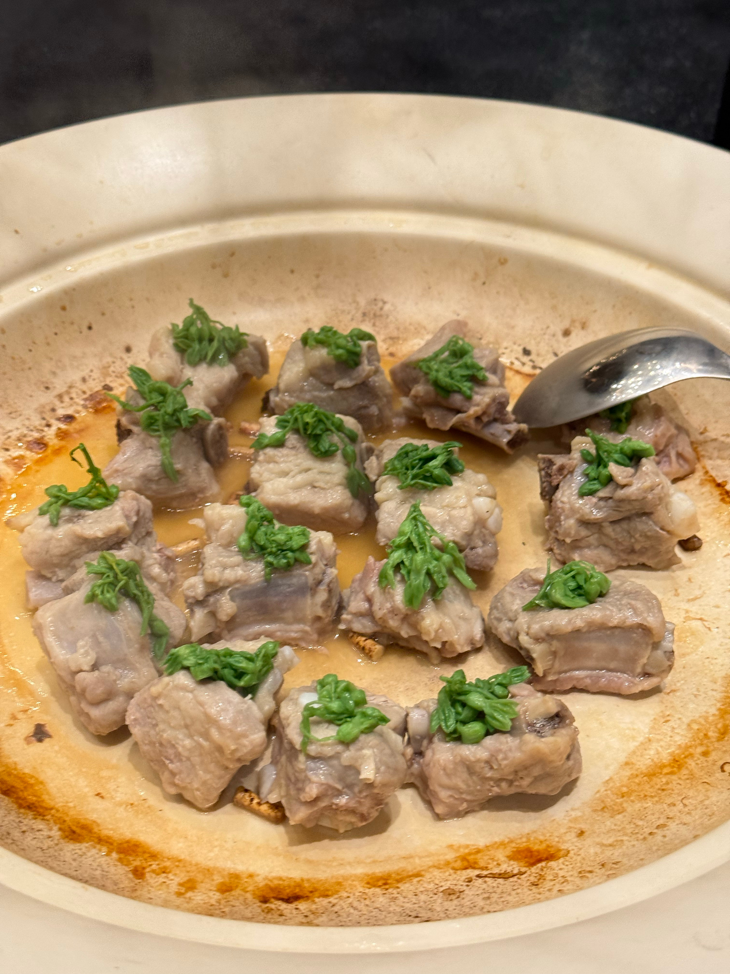 你们晚上吃什么？红菇炒湖头米粉，这老板估计是泉州的