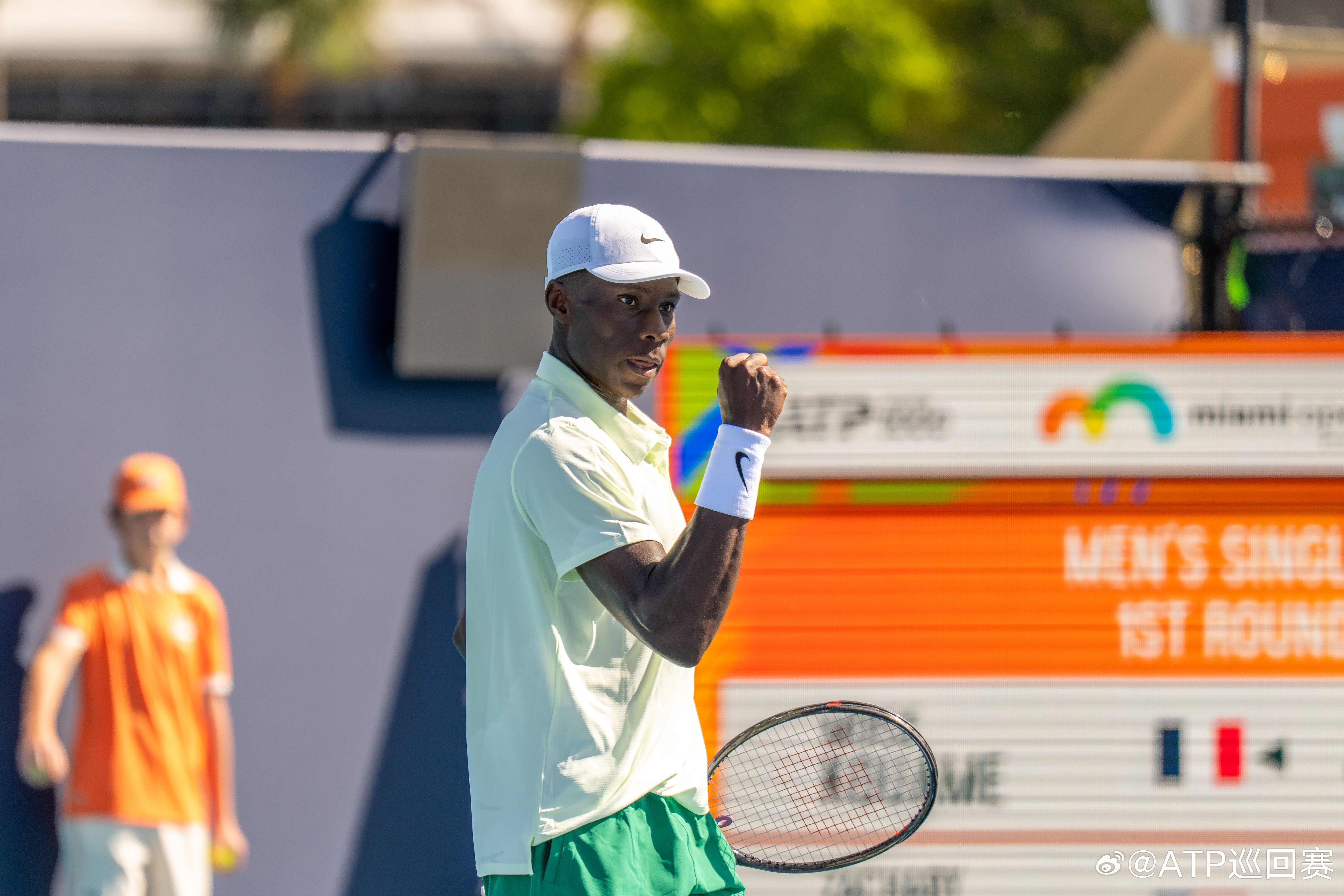 青春风暴席卷迈阿密 🌀三位20岁以下的选手迎来大师赛首胜👇19岁的霍达尔 6