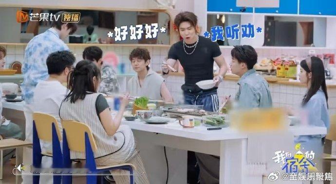 马伯骞说也说了吃也吃了我们的宿舍马伯骞完美复刻我减肥时的精神状态：道理都懂，就是