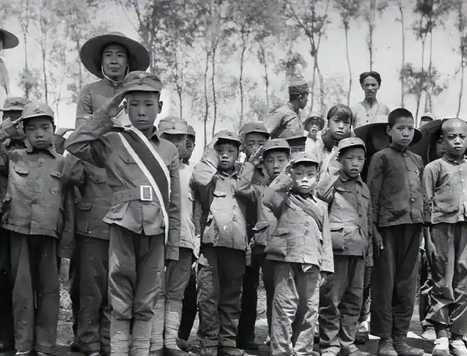 1935年9月，陕甘根据地。

一支队伍走进来了。

他们是第一支。

在所有踏