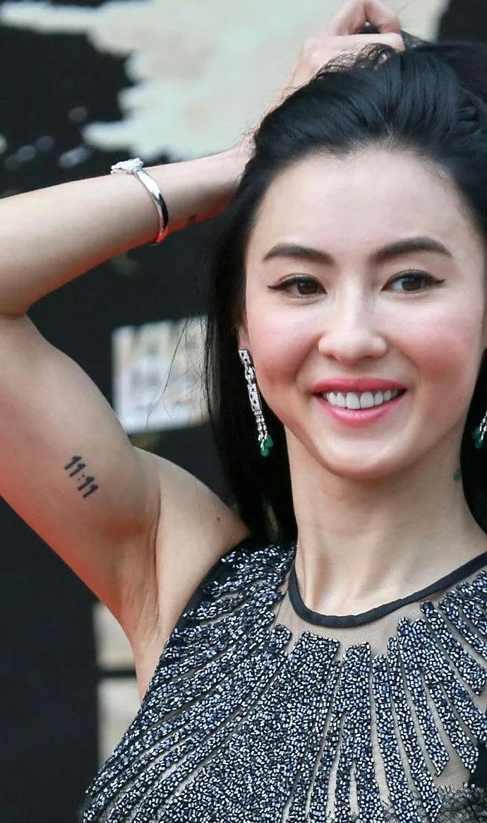 大家知道张柏芝手臂上这个纹身是什么意思吗？

女明星有纹身的不在少数，张柏芝亦是