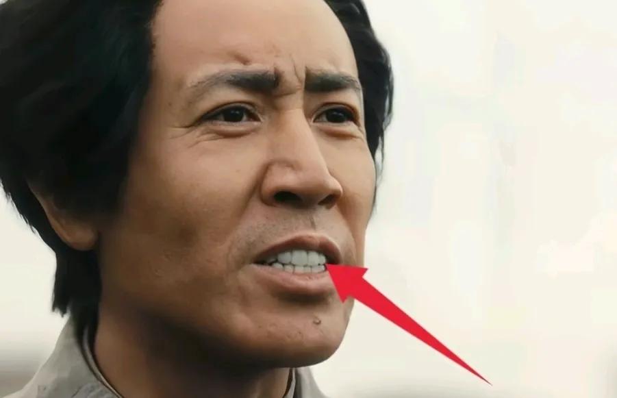 男星也都搞烤瓷牙了吗？

笑起来又白又整齐，确实好看，

以为只有女星为了上镜注