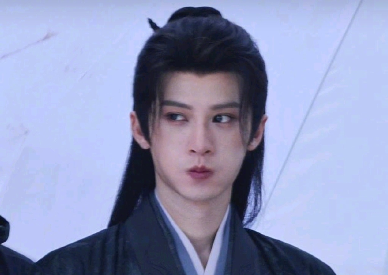 檀健次何不同舟渡嘟嘴路透今日份新鲜谢家主好萌！嘟嘟嘴干嘛呀～好想戳你脸蛋子檀健次