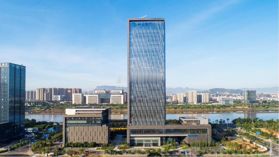2025年平均工资出炉全国城镇非私营单位就业人员年平均工资为129441元，比上