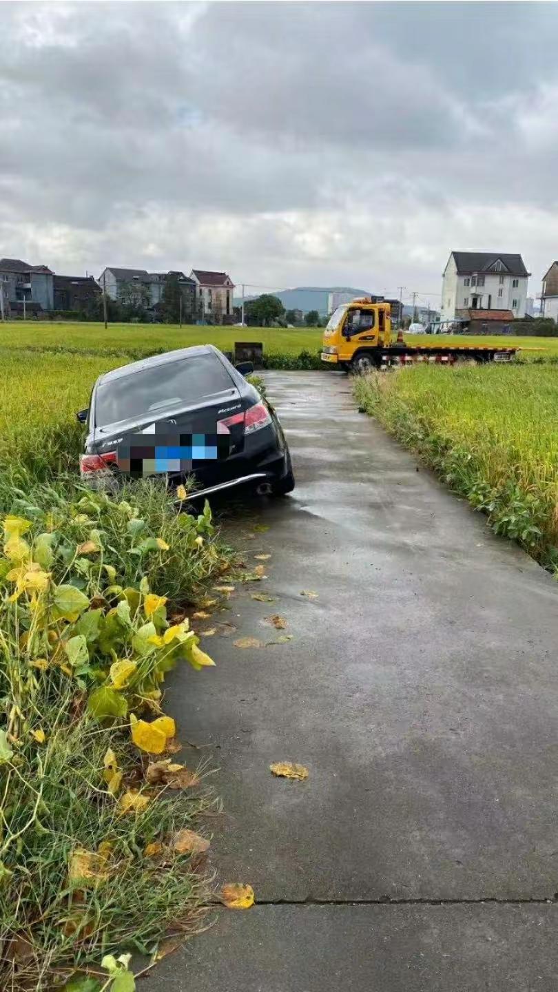 岑溪市拖车搭电换胎电话 176-OO9O-1153，‌‌岑溪市汽车救援，拖车，搭