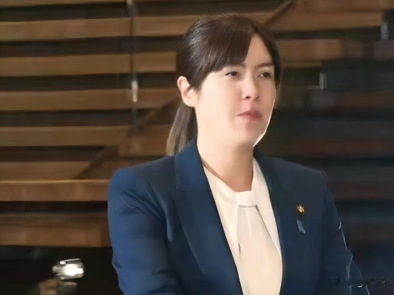  嘴硬还是真硬？
小野田纪美拒反省中日关系，背后藏着多少产业焦虑。

听了个笑话