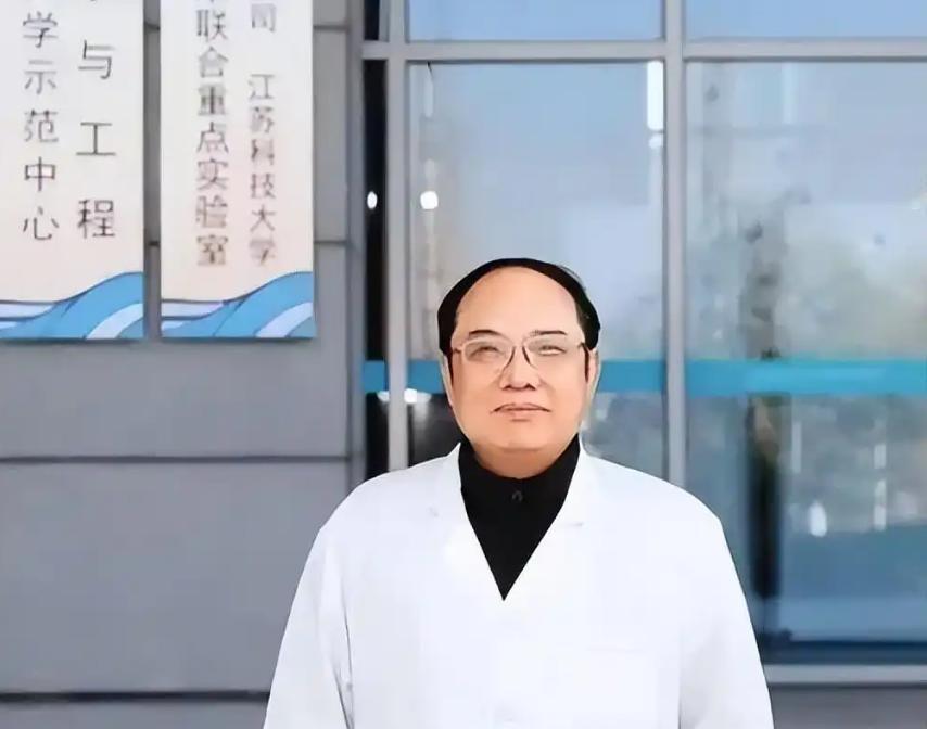 2025 年 9 月，某高校接举报称教师郭某（曾任江苏科技大学首席科学家）涉嫌学