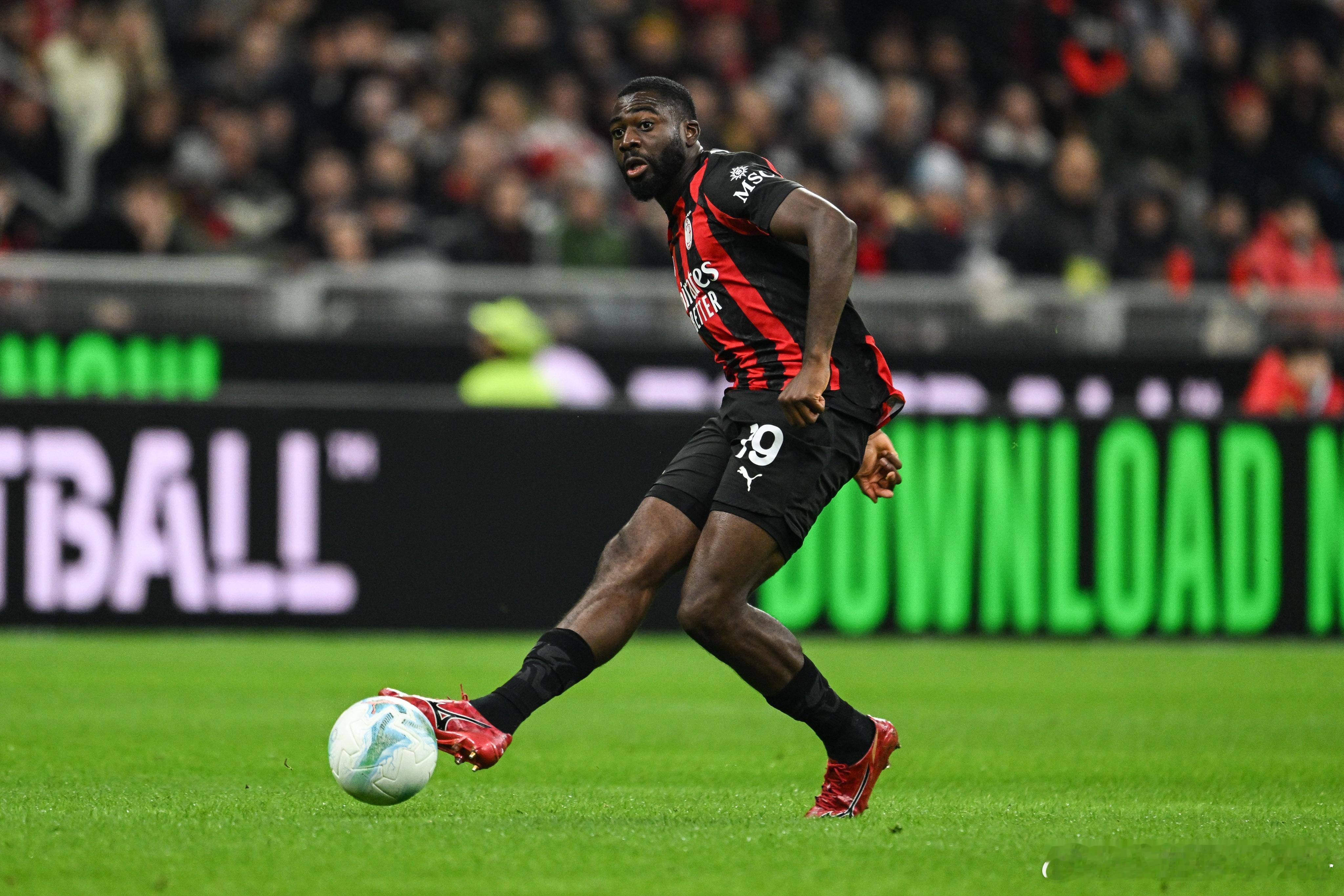 周四  欧会杯看法013  那不勒斯 VS AC米兰本场比赛是意超杯半决赛，在沙