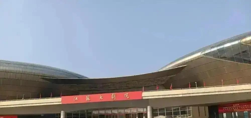 张艺谋被“代言”渭南影视城？假！
 
工作室深夜声明：从未签字，连看都没看过。