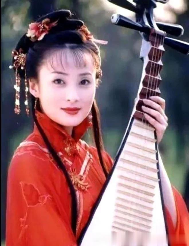 美人在骨不在皮，骨相美女真的好杠打!

出席活动，年龄近50岁的蒋勤勤竟然是最引